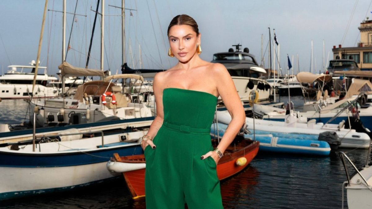Hadise, ABD’li oyuncu Joey King ile İtalya’daki bir etkinlikte dans etti